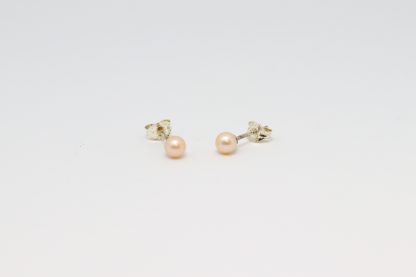 4.5mm Round Natural Pearl Earrings_0