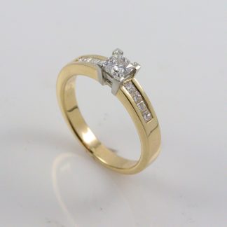 9ct PT 0.50ct Princess Cut Sol w 0.25ct Side Stones TDW 0.75ct_0