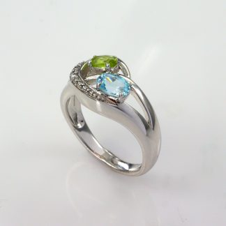 Stg/silver BlueTopaz & Peridot & White Topaz Ring_0