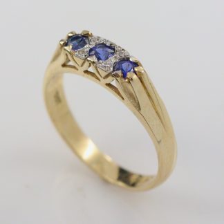 9ct Gold Ceylon Sapphire & Diamond London Bridge Ring_0