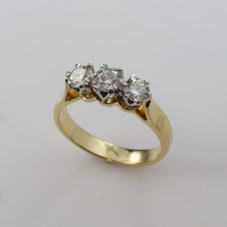 18ct Yellow Gold Stone Diamond Ring TDW 1.01ct_0
