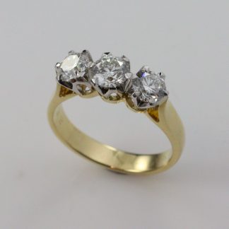18ct Yellow Gold 3 Stone Diamond Ring TDW 1.52ct_0