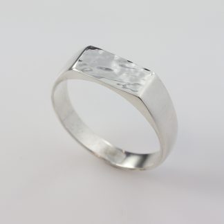 Stg Signet Ring Hammered Top_0