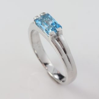Stg/silver Blue Topaz Ring_0