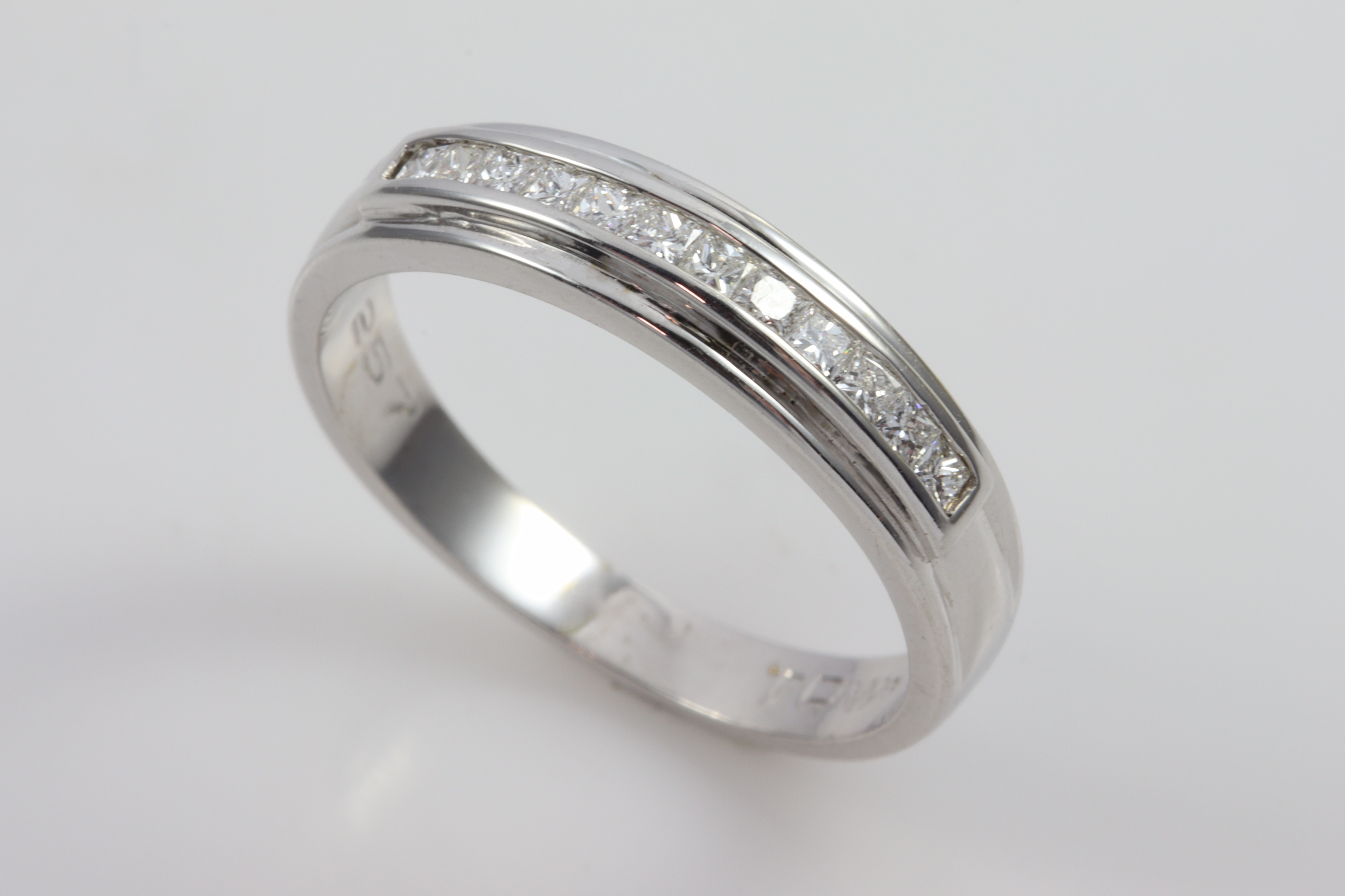 9ct White Gold Diamond Ring_0
