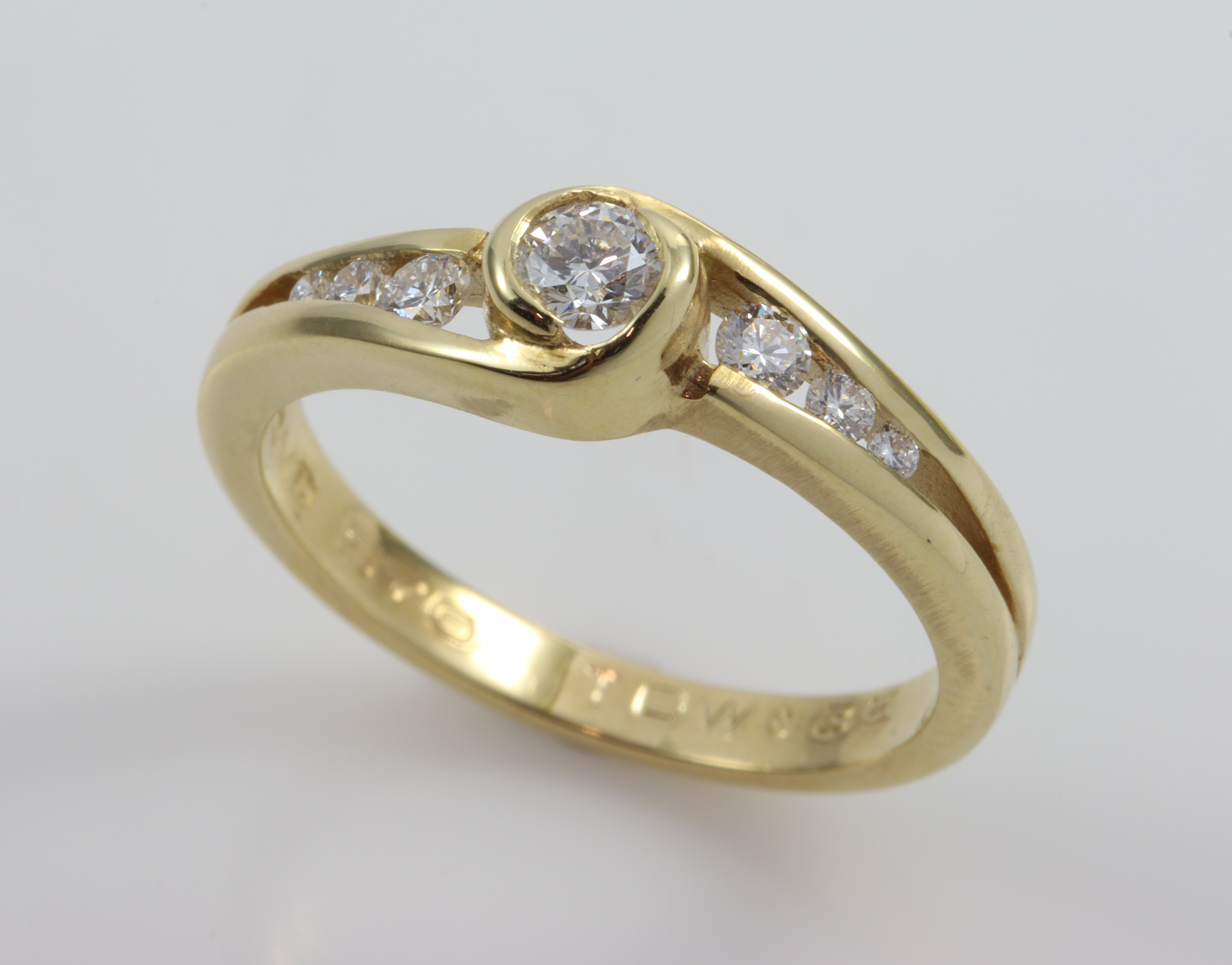 1 x 18ct Diamond Ring_0