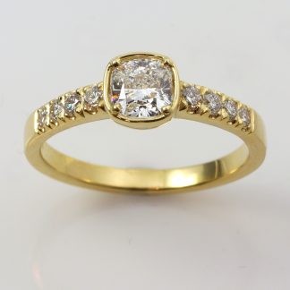 18ct Diamond Cushion Cut Ring_0