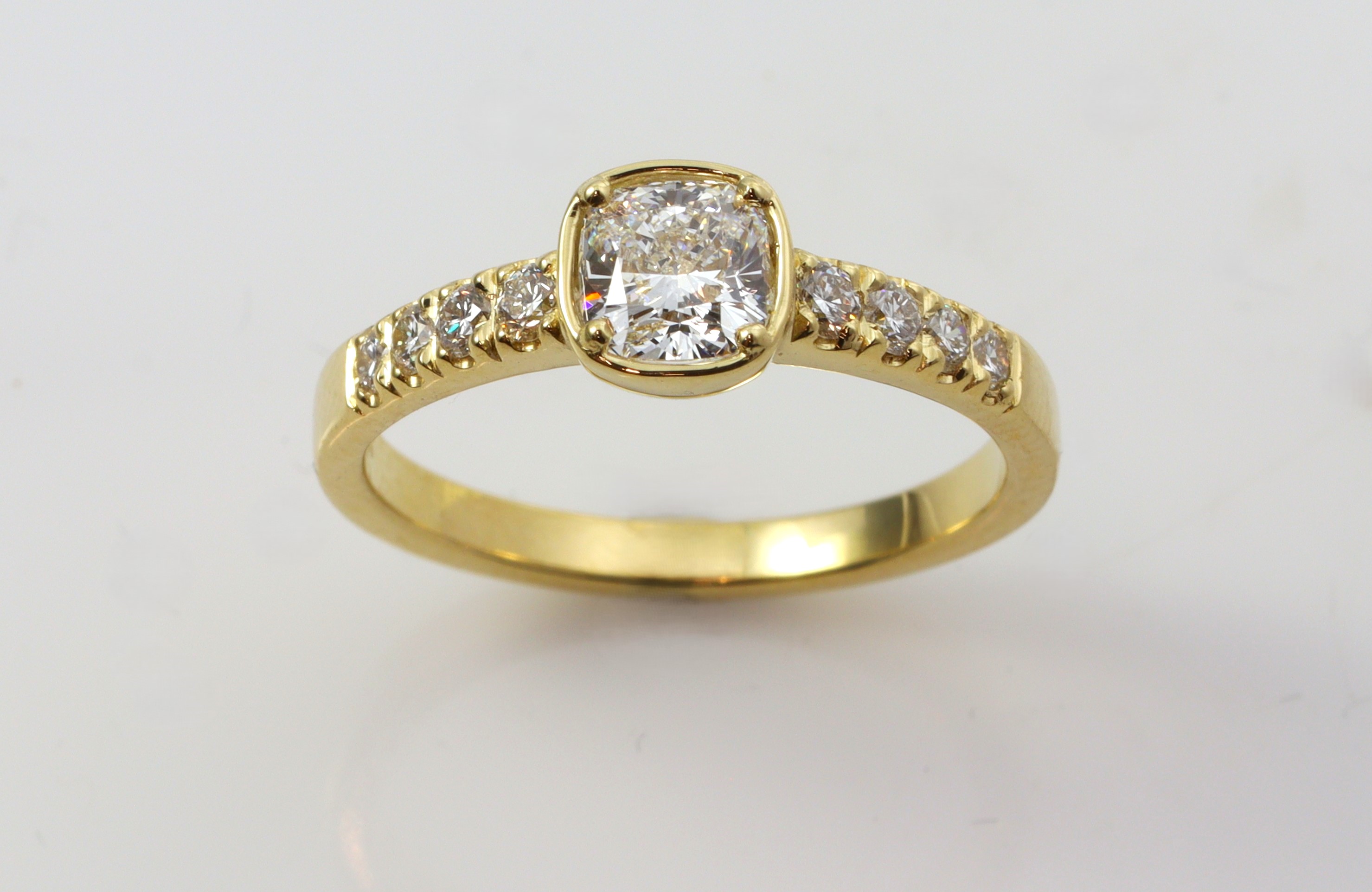 18ct Diamond Cushion Cut Ring_0