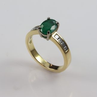 18ct Emerald & Diamond Ring, Oval 1.00ct Emerald 0.32ct TDW_0