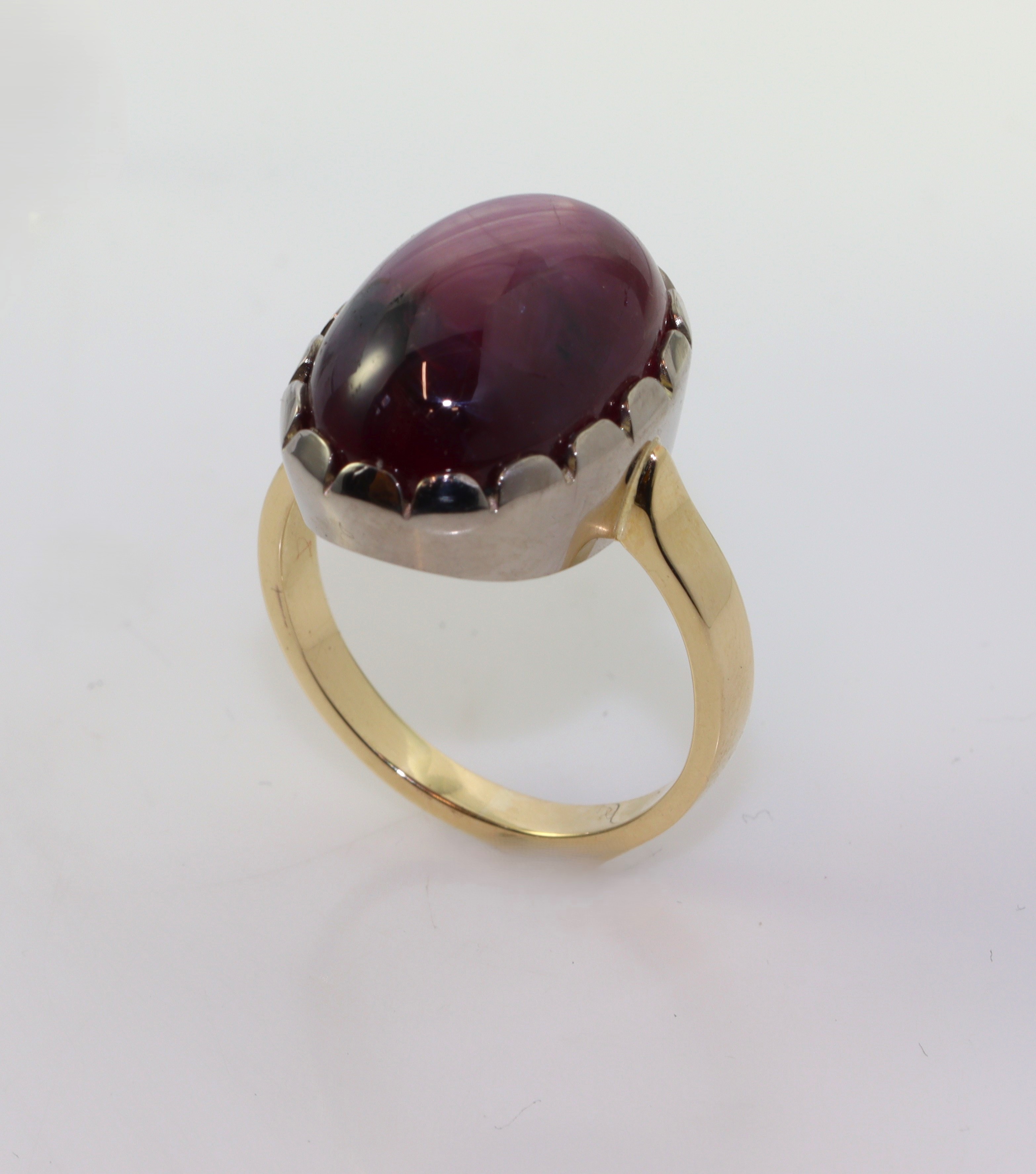 9ct Gold & Star Ruby Ring_0