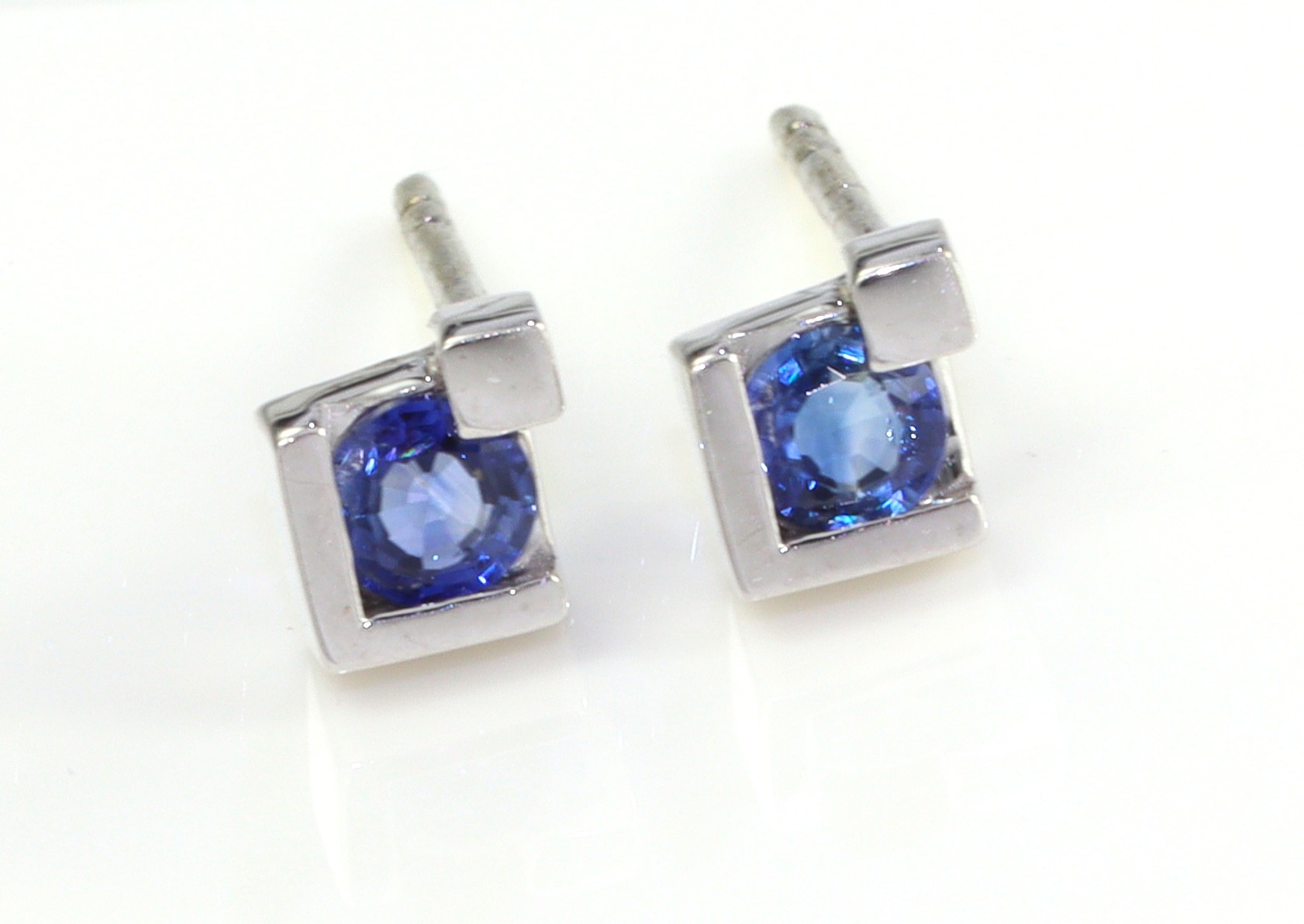9ct Ceylonese Sapphire Earrings_0