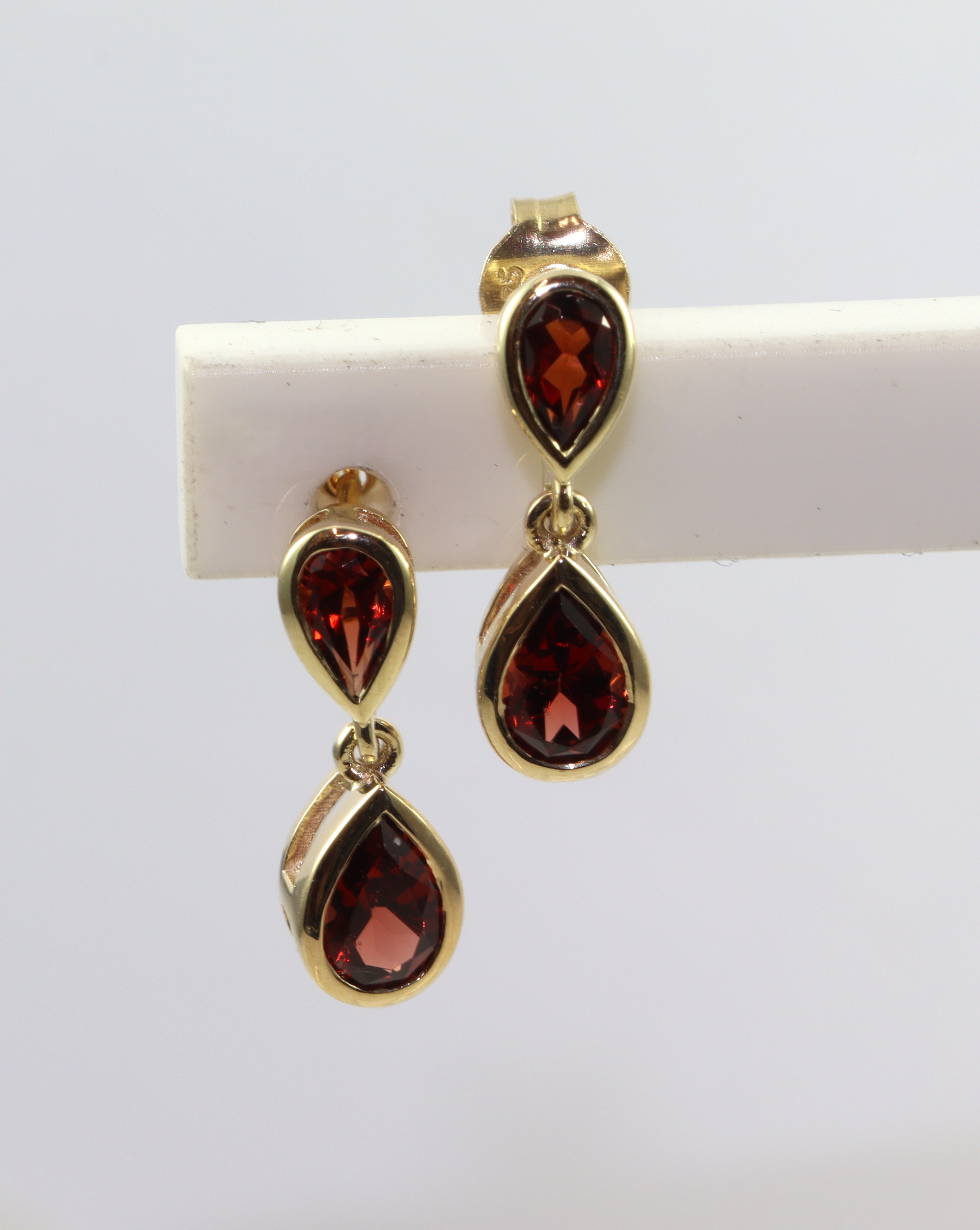 9ct Gold Garnet Drop Earrings_0