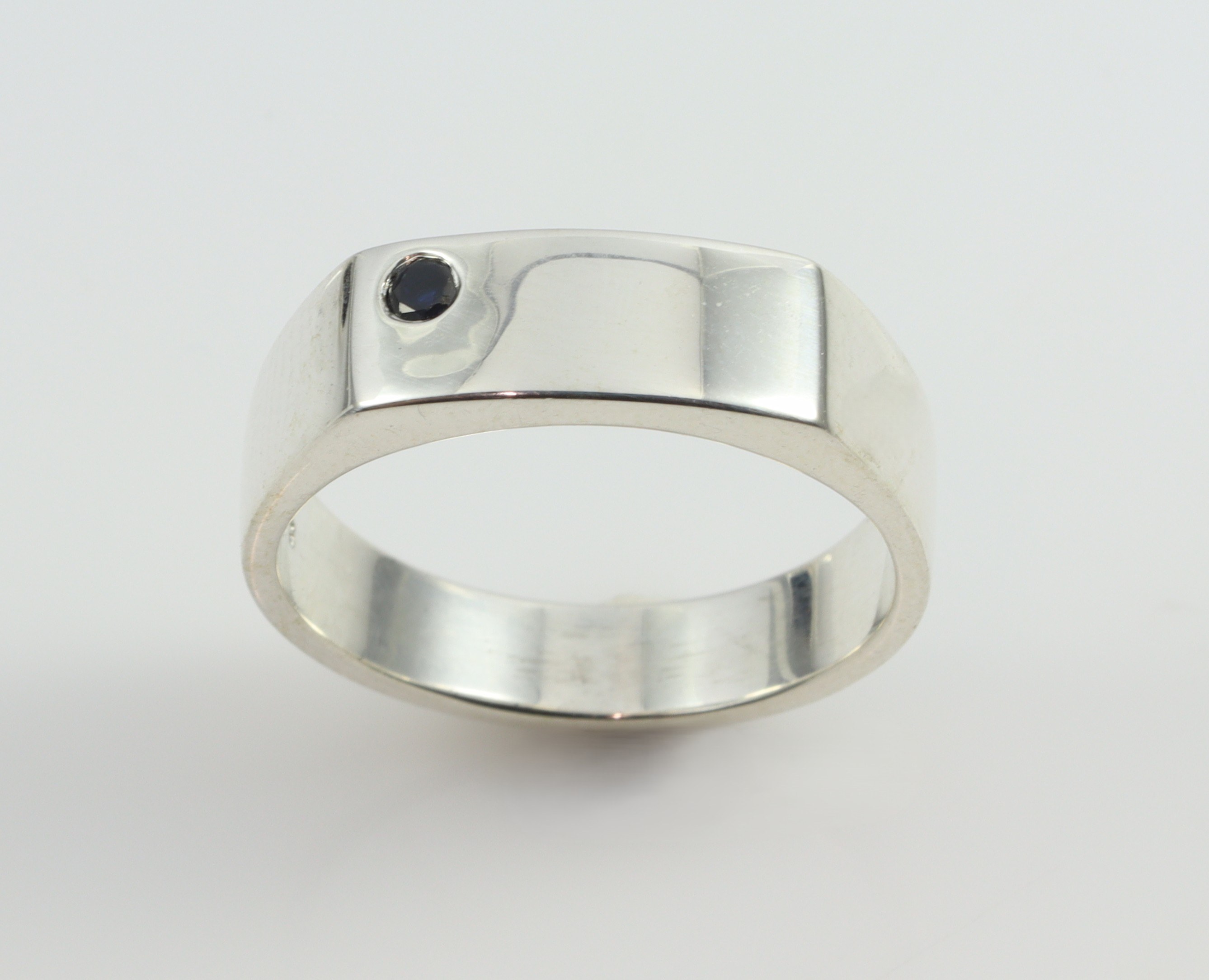 Stg Flat Top w/ Sapphire Ring_0