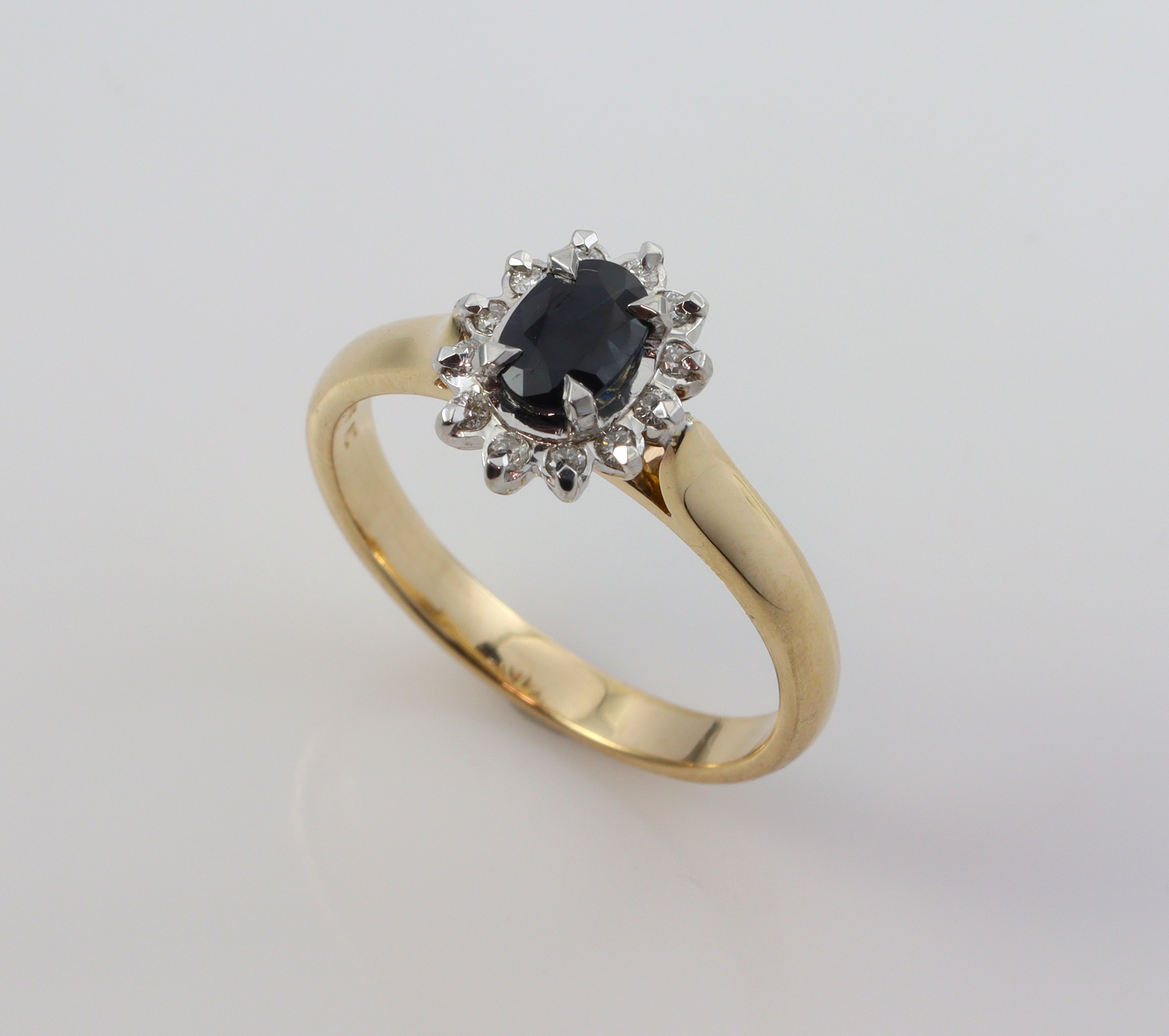 9ct Sapp/Dia Cluster Ring_0